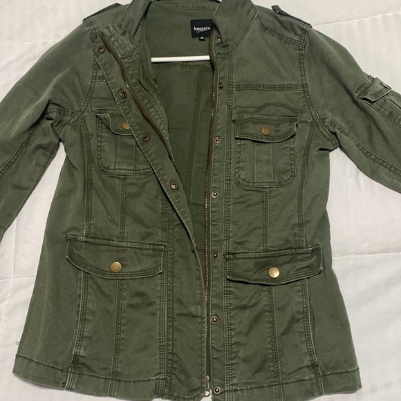 Kenzie jacket size small - Picture 2 of 6